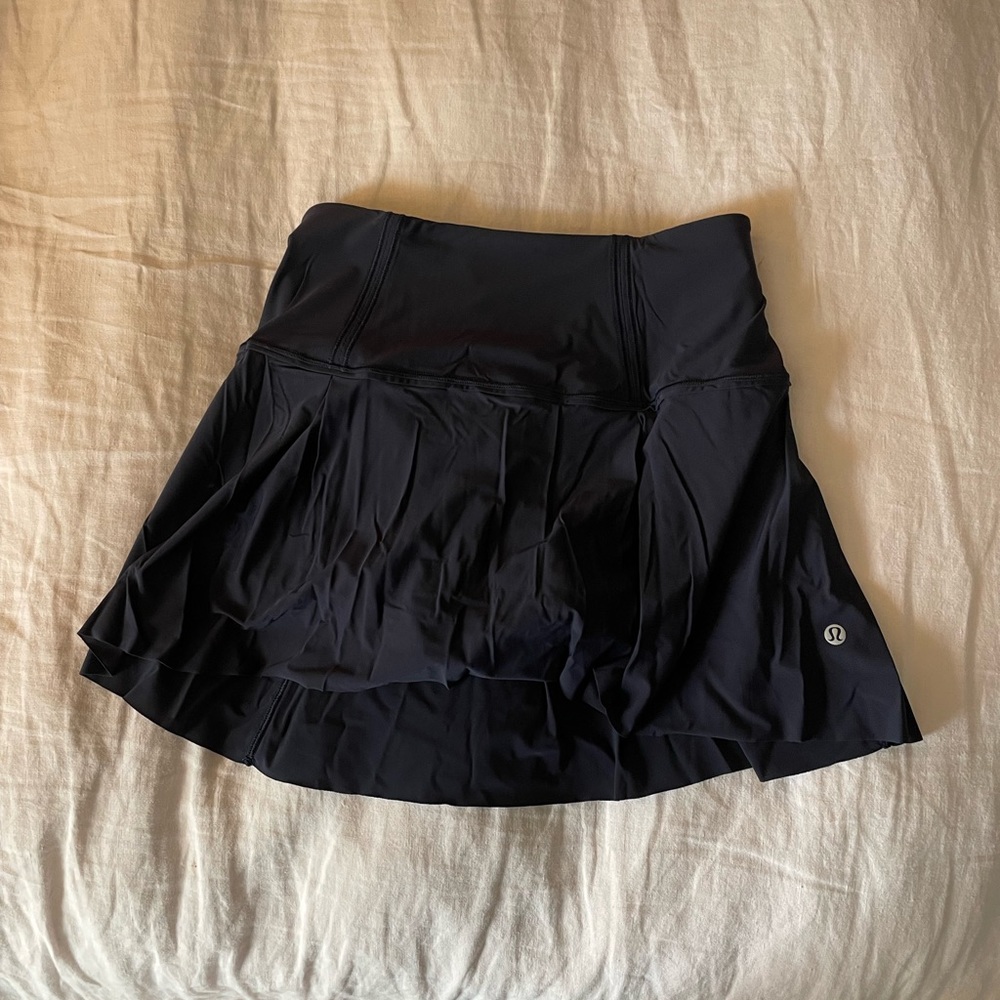 navy lululemon skirt!!